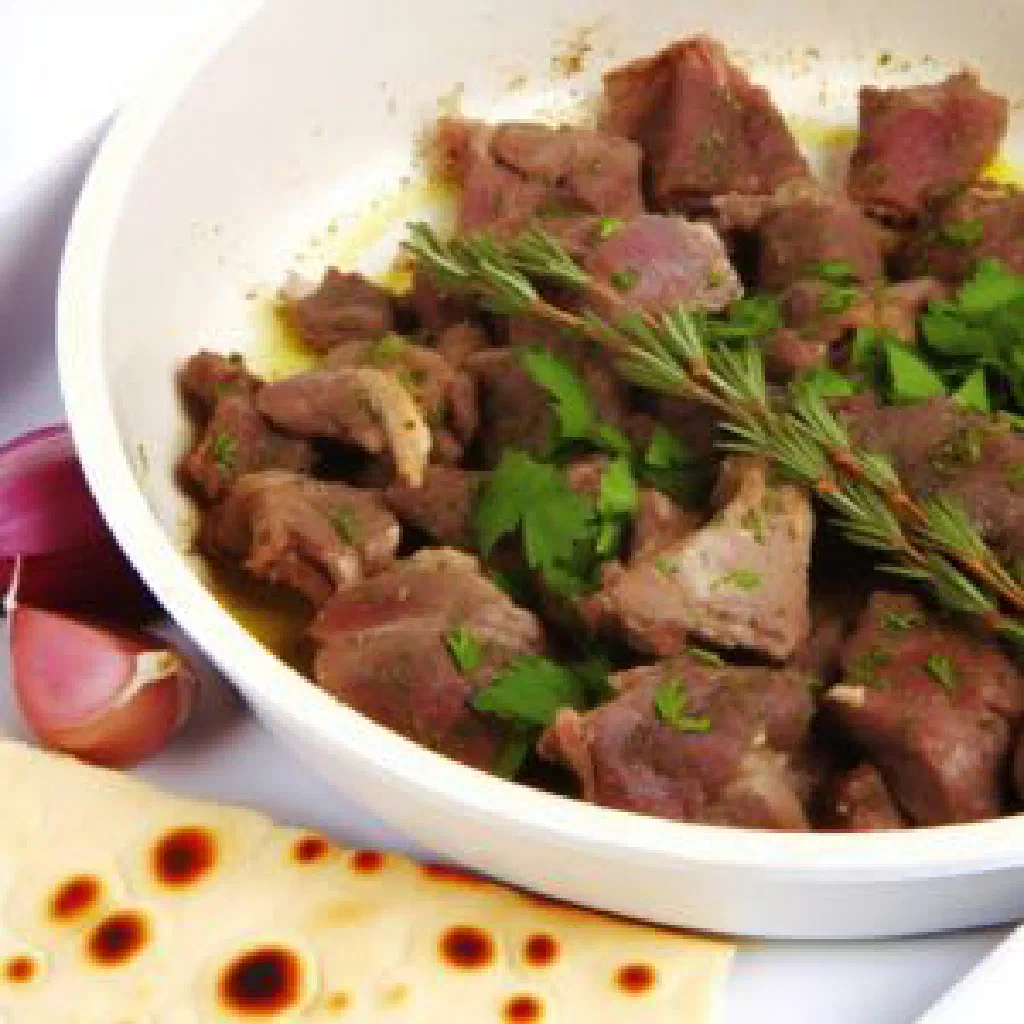 Bowl of Azerbaijani xaş with tender meat in clear broth and fresh bread