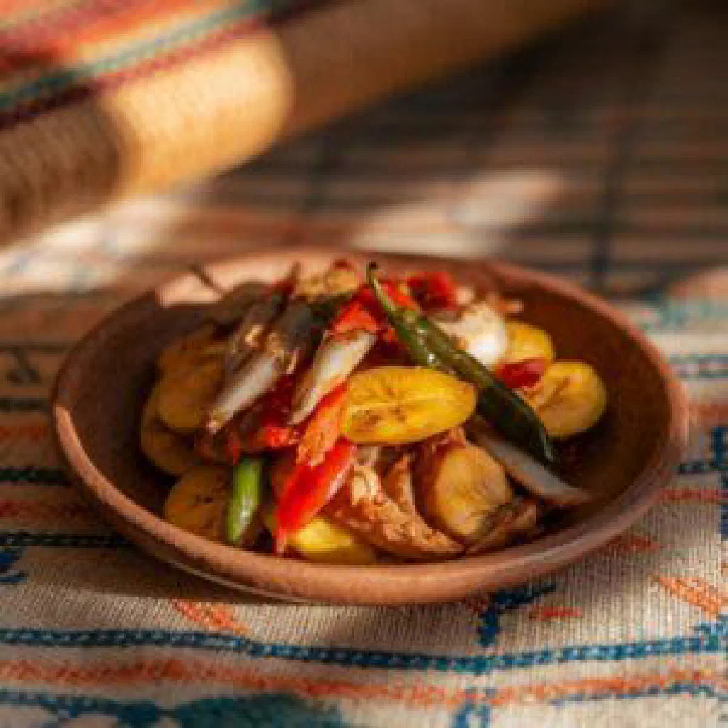 Bowl of dambou made from mashed cassava and ground peanuts