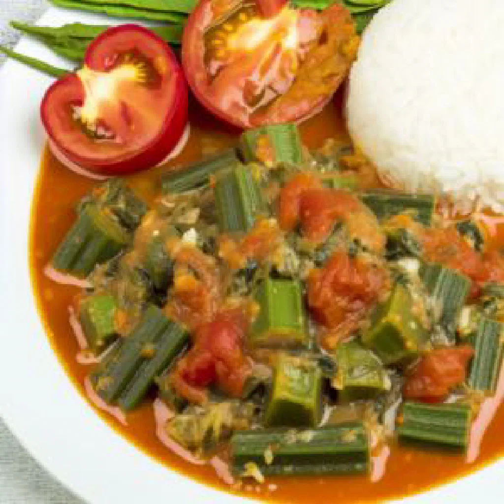 Chadian daraba aux gombos with sliced okra and tomatoes in a bowl