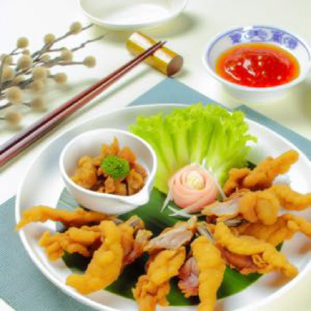 Crispy fried cuy chactado served with potatoes and salad