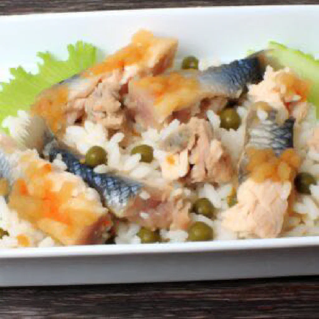 Sakamalao with fish, rice and fresh vegetables on a plate