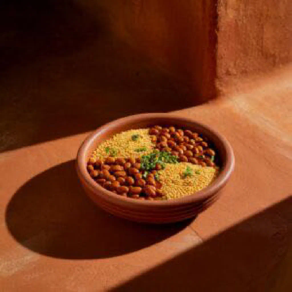 Malian djabadjaba rice with chicken, peppers and carrots in a bowl