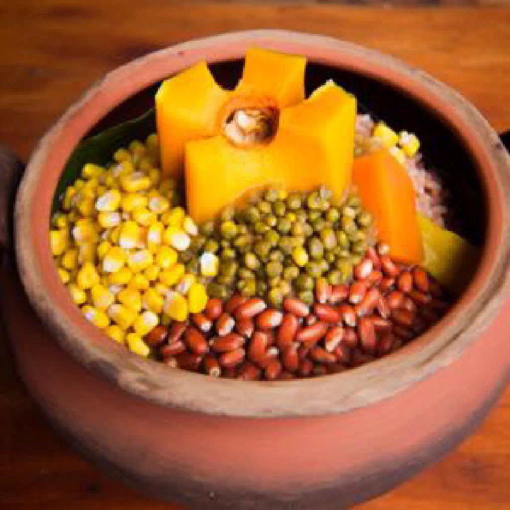 Bowl of Batar Timur corn stew with vegetables and chicken