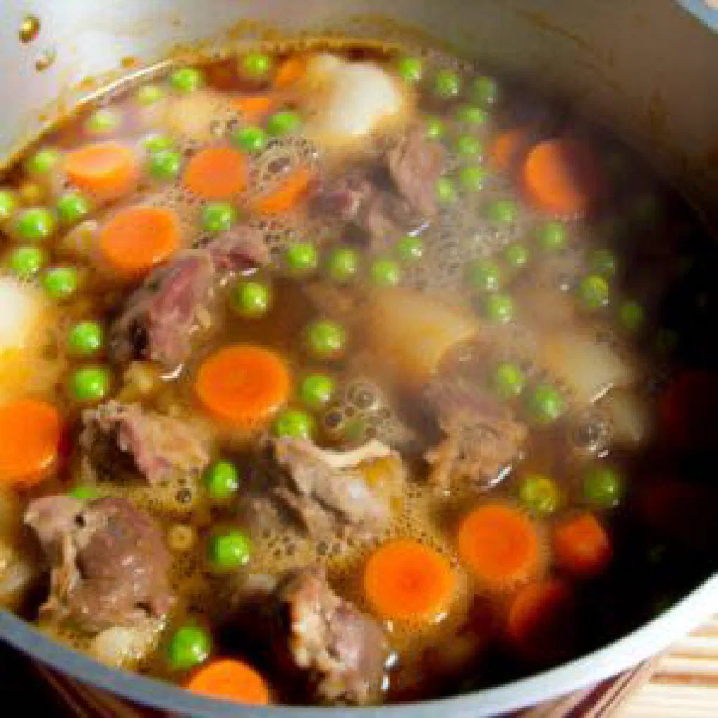 Slow-cooked Turkmen dyk with tender meat and colourful vegetables